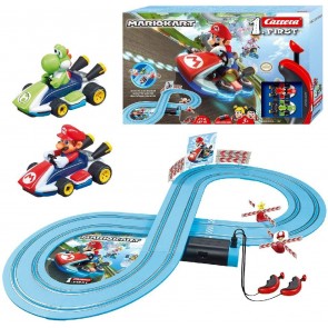 Carrera First Nintendo Mario Kart Set pista da corsa a batteria e due macchinine con Mario e Yoshi